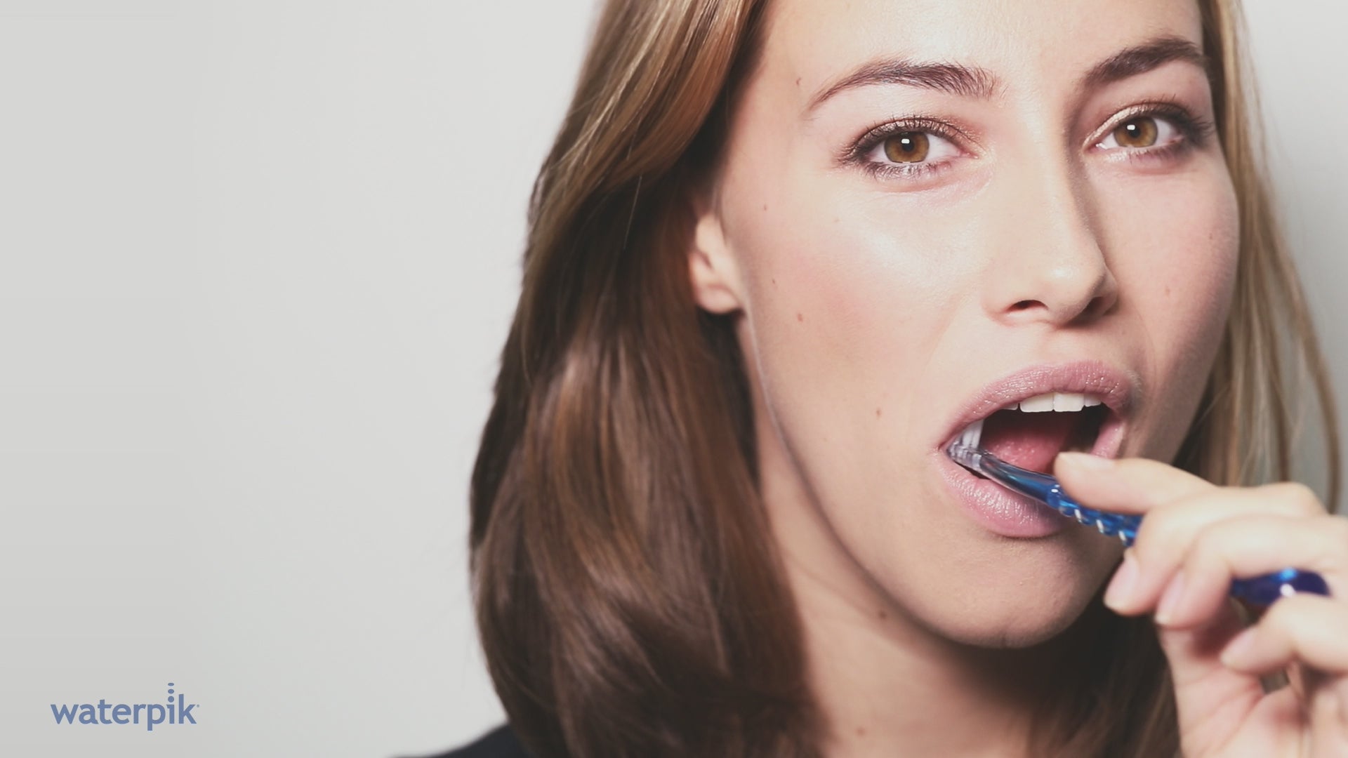 Carregar vídeo: Irrigador Waterpik WP-100 Ultra Branco